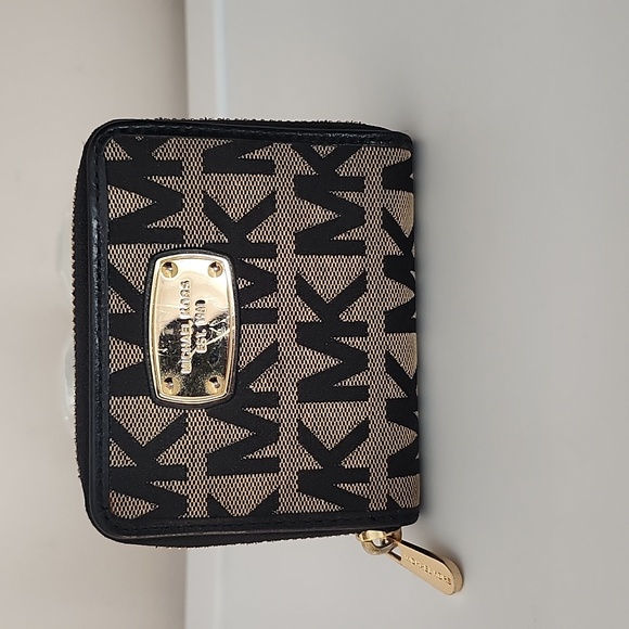 Michael Kors Jet Set Crossbody w/Free MK Wallet - Picture 12 of 15